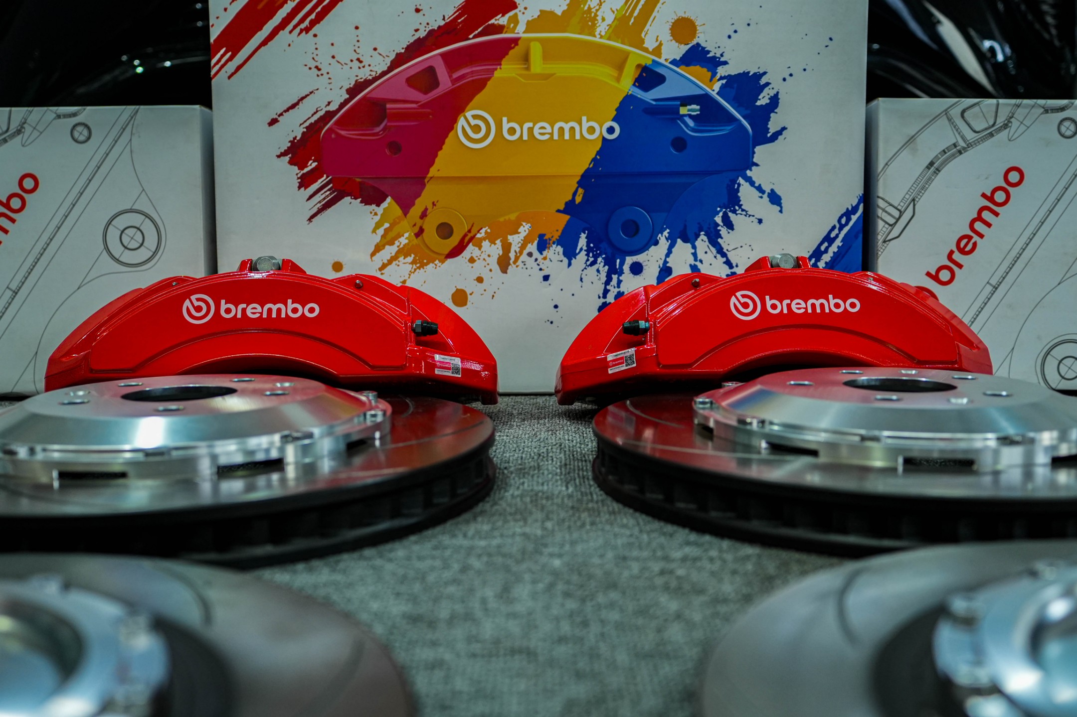 腾势N7刹车升级方案 | Brembo F042前轮六活塞卡钳匹配划线高碳盘 | 锐迪凡（RF RACER）