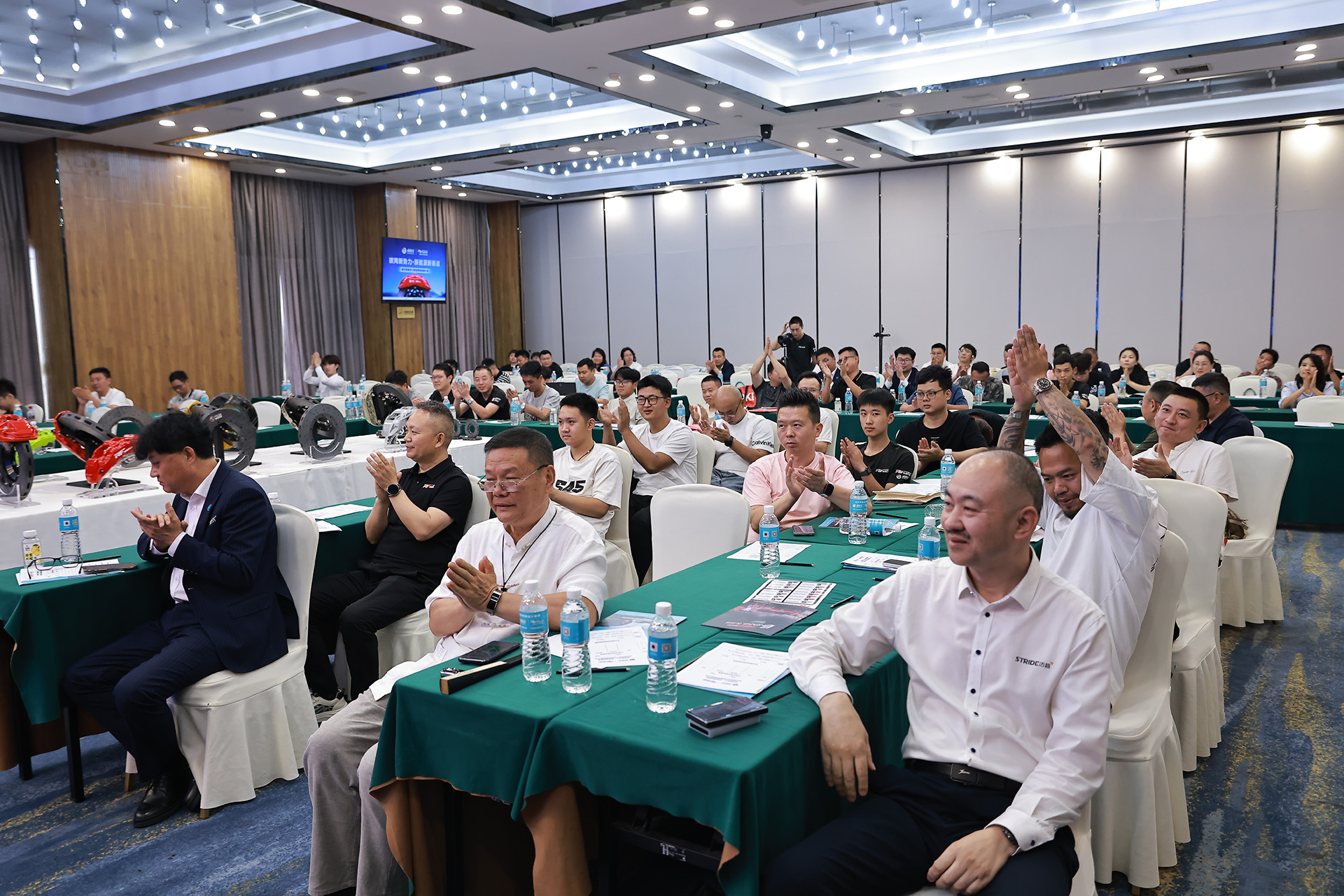 道普安x吉世威碳陶新势力大会圆满收官:锐迪凡推动中国汽车后市场进入“以改代修”新阶段 - 锐迪凡 RF RACER