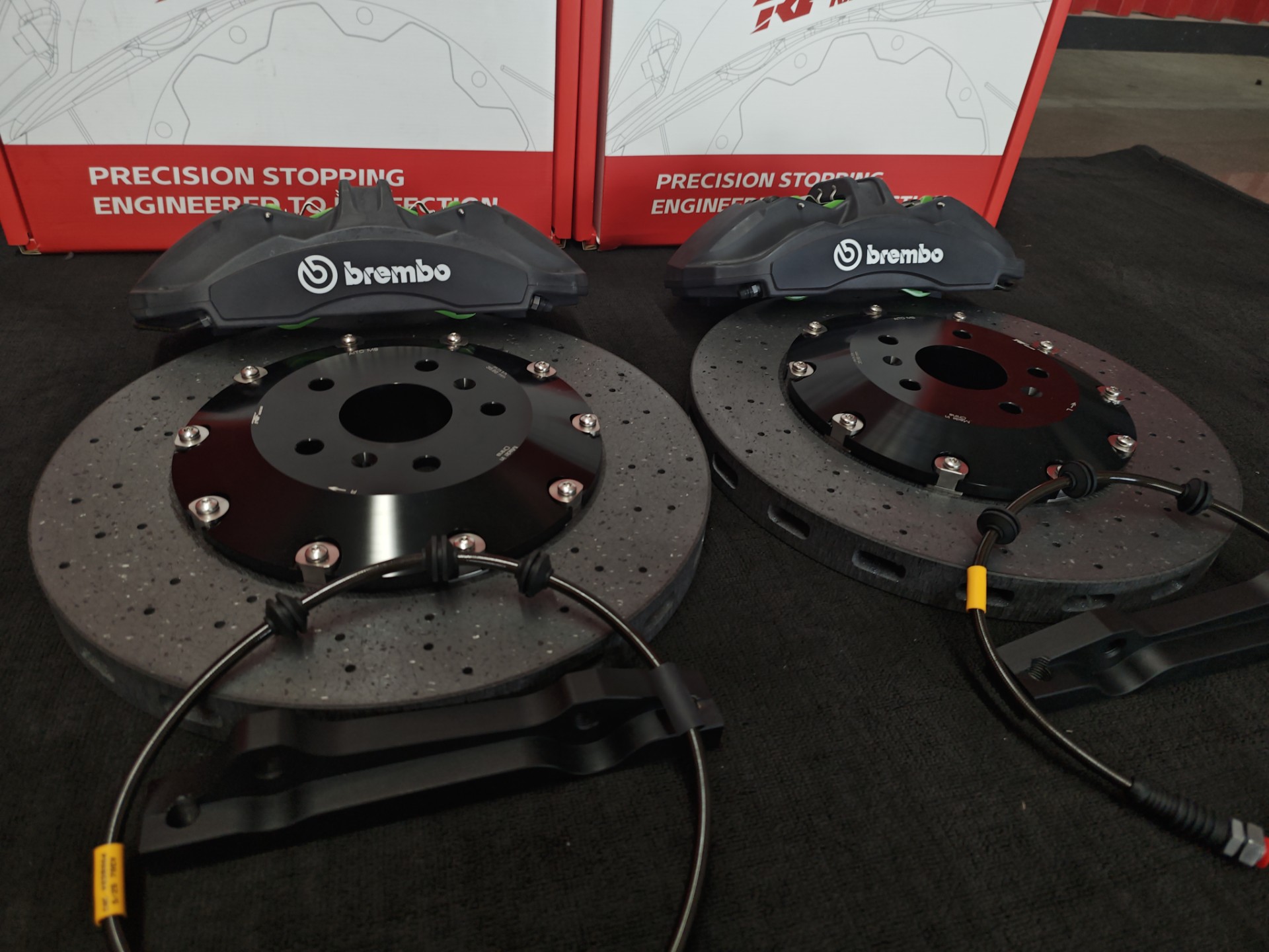 问界M9刹车改装升级 | Brembo GT350搭配锐迪凡RF碳陶盘套件 | 锐迪凡（RF RACER）