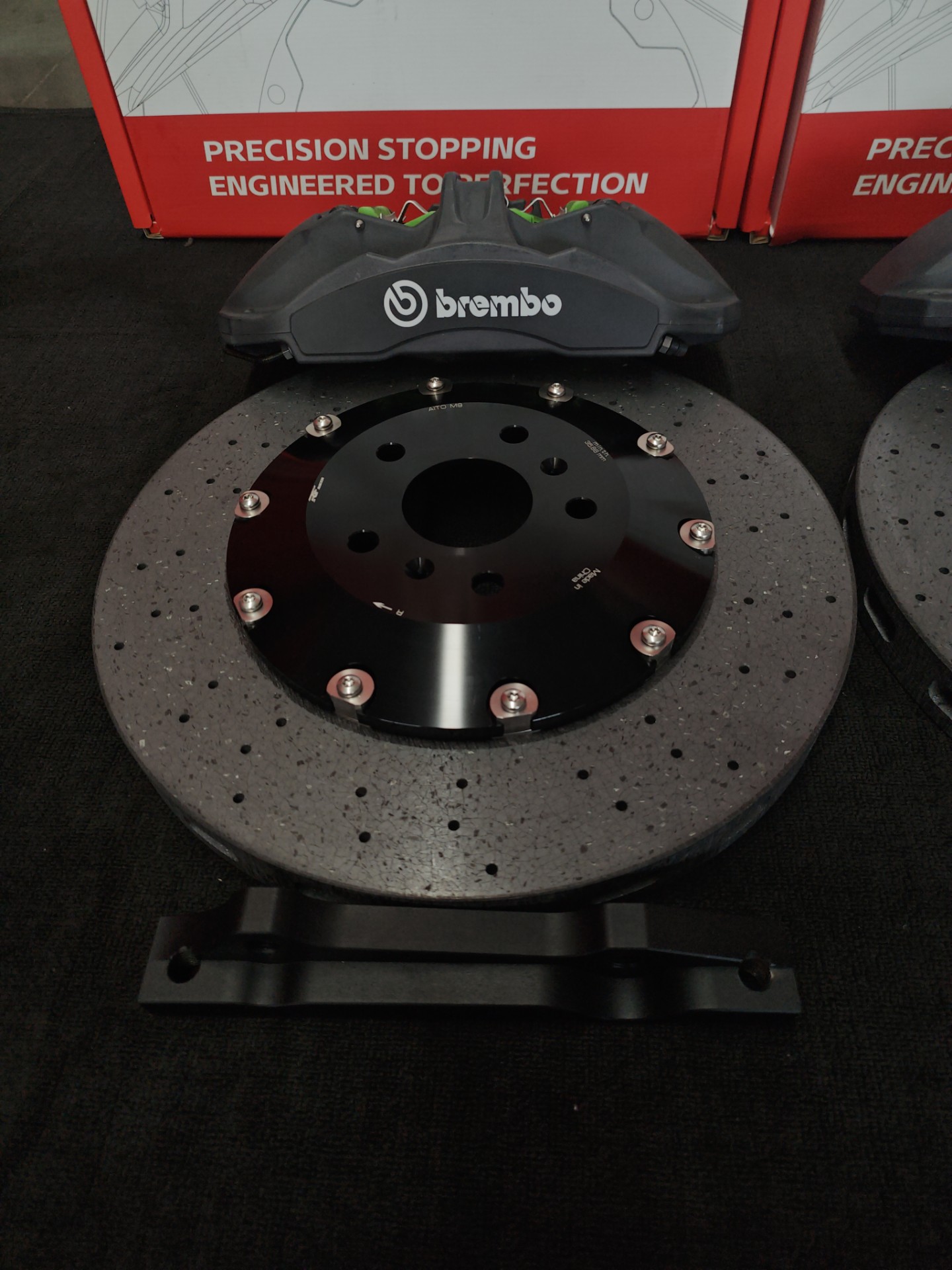 问界M9刹车改装升级 | Brembo GT350搭配锐迪凡RF碳陶盘套件 | 锐迪凡（RF RACER）